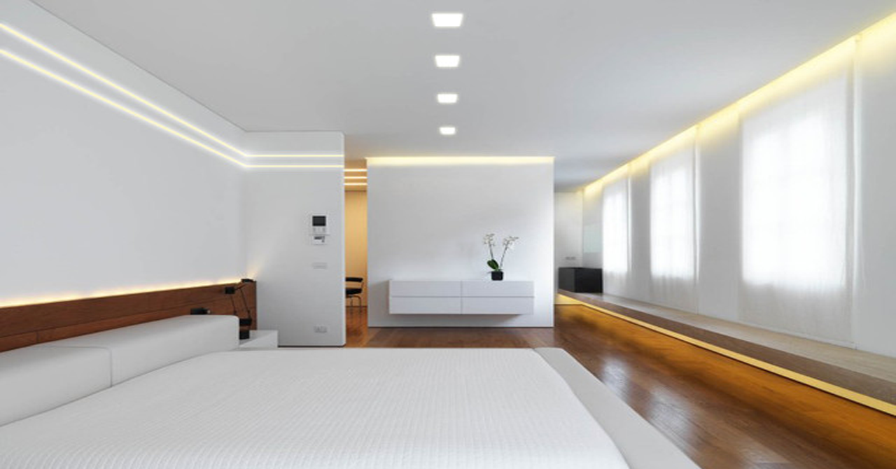 How do black and white recessed lighting differ?